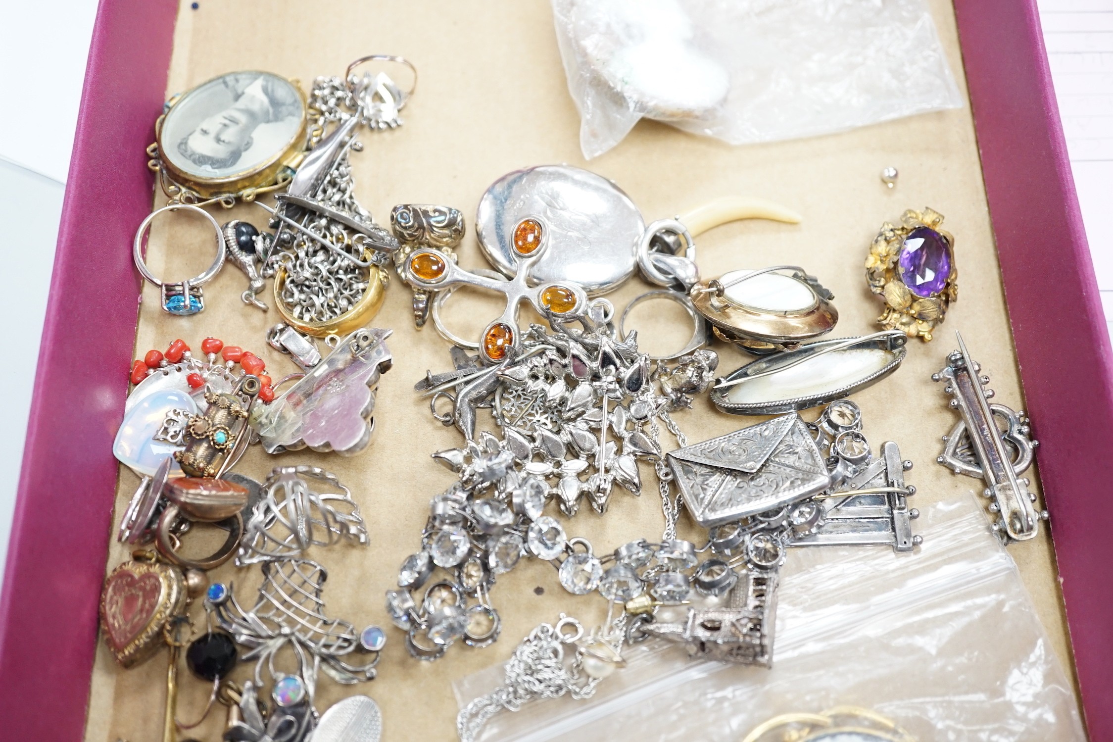 Mixed silver and jewellery items, including a George V silver mounted pig pin cushion, a Victorian silver cream jug, George III silver sifter spoon, fob seal, pendant's Victorian yellow metal niello and banded agate broo